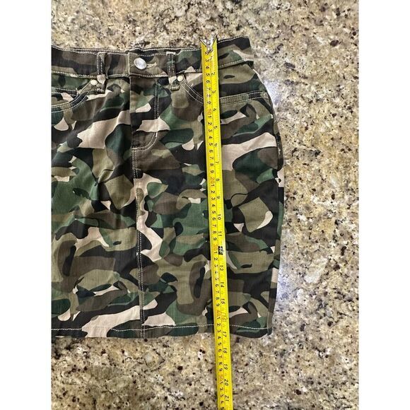 Venus Denim Army Military Mini Green Camo Cargo Skirt with 5 Pockets - Size 2 - Picture 9 of 14